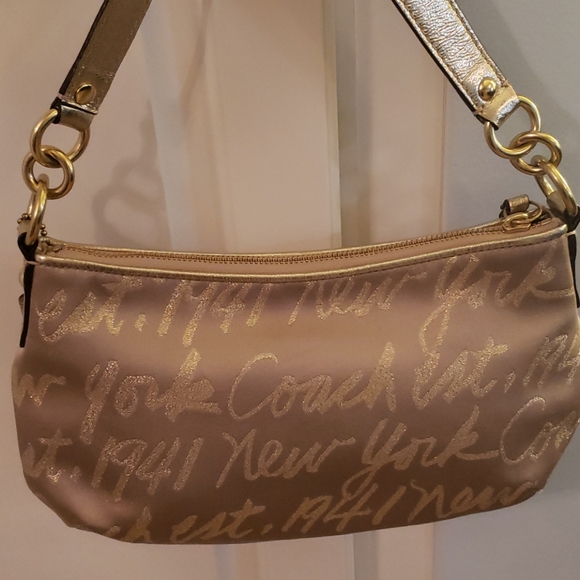 Coach gold heart logo purse - Picture 3 of 5